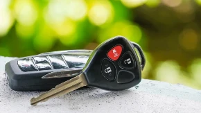 Dragoceni trik koji svaki vozač mora da zna: Ako se isprazni baterija u ključu automobila, možete da ga pokrenete samo na ovaj način