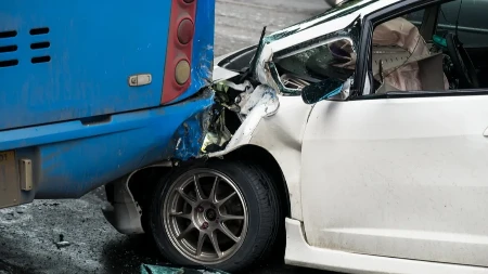 Lančani sudar kod Mostarske petlje: Učestvovali tri automobila i autobus!