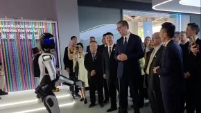 Neverovatno! Robot se obratio Vučiću na srpskom: Evo šta je rekao o Ekspu