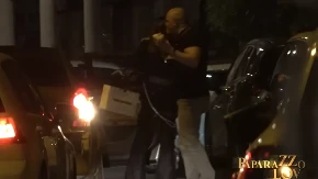 Desingerica uhvaćen sa zgodnom plavušom! Kamera uhvatila i poljubac