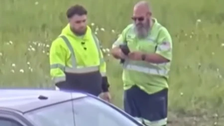 Mislio da je pametniji od svih: Srušio znak za zatvoren put, a onda ga je progutao beton - nagrada za glupost godine!