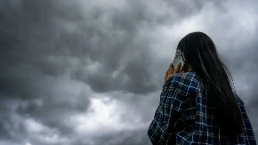 Meteorolozi upozoravaju - telefon može da eksplodira dok grmi