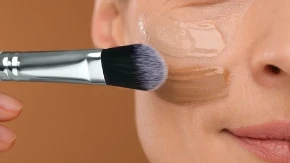Šminkerke ćute o ovome: Jedna greška zbog koje čak i najskuplji puder izgleda užasno