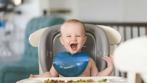 BLW metoda ishrane: Kako samostalno hranjenje pomaže razvoju bebe