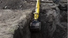 Jezivo otkriće u Surčinu: Bager tokom kopanja puta izvukao ljudski skelet iz njive