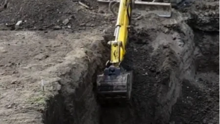 Jezivo otkriće u Surčinu: Bager tokom kopanja puta izvukao ljudski skelet iz njive