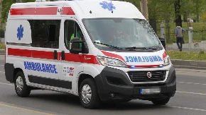 Među povređenima i dete: Lančani sudar kod Dobanovačke petlje, autobus udario u stub