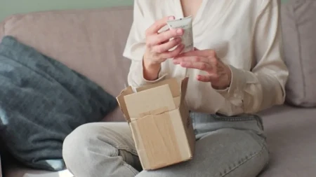 Pre nego što kliknete "kupi odmah": Krema, serum ili parfem za smešne pare? Evo šta može da se krije iza niske cene