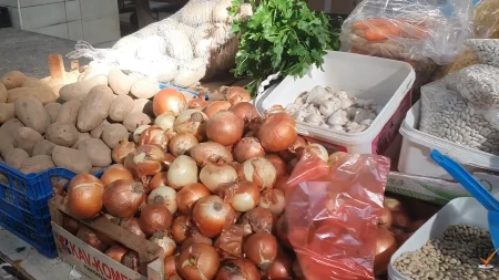 Cena povrća sa pijace šokirala Srbe! Jedno od najmanjih, a cena baš velika