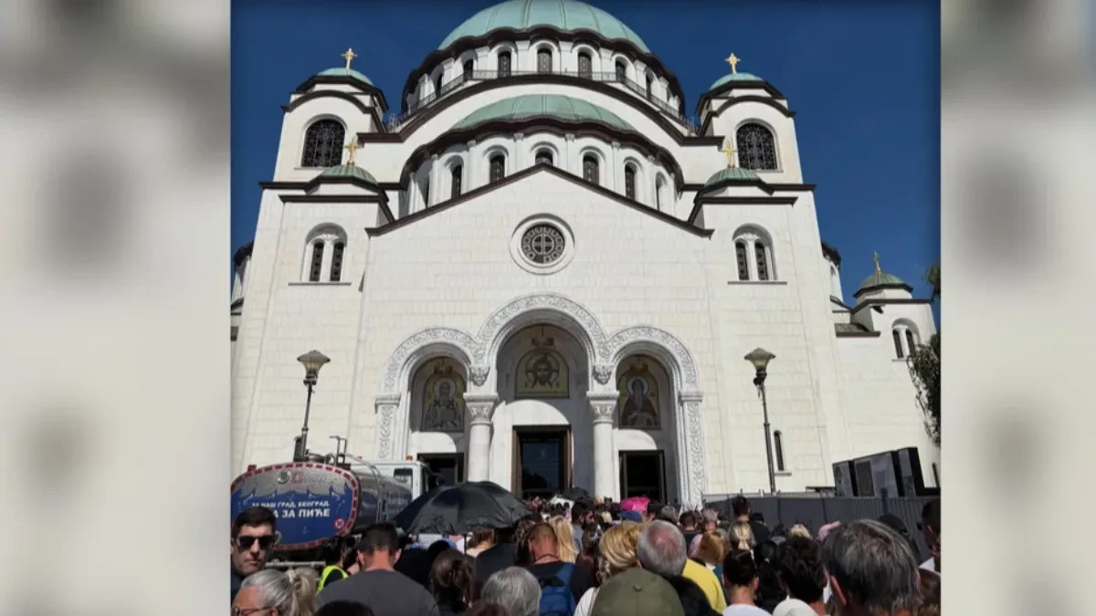 Glumica koja se udala za 32 godine starijeg se poklonila Pojasu Presvete Bogorodice: Objavila fotografije iz Hrama Svetog Save