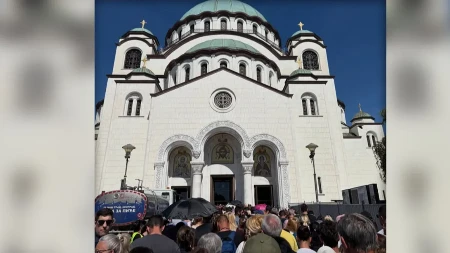 Glumica koja se udala za 32 godine starijeg se poklonila Pojasu Presvete Bogorodice: Objavila fotografije iz Hrama Svetog Save