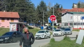 Opšti haos na putevima: Formiraju se kilometarske kolone, ovo su kritične tačke