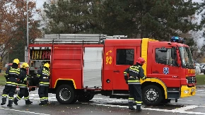 Požar u Bačkoj Palanci: Veliki dim prekrio grad, vatrogasci na terenu 