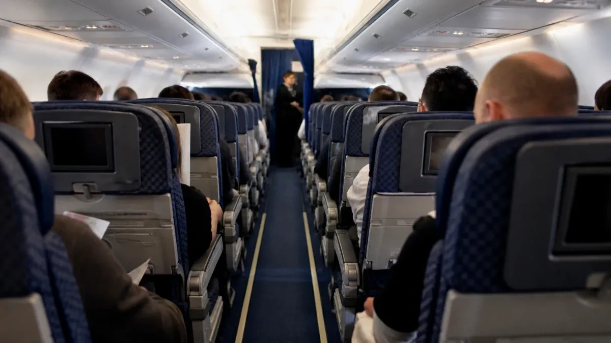 Tajna koju avio kompanije kriju: Evo zašto su sedišta u avionu plave boje - razlog će vas šokirati!