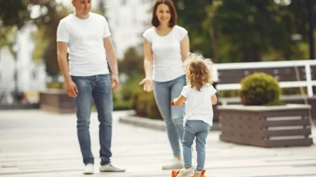 „Pitaju mamu“ ili „pitaj tatu“: Kako ova navika slabi granice u vaspitanju dece
