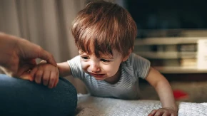 Kada dete traži samo jednog roditelja: Kako to utiče na partnerstvo