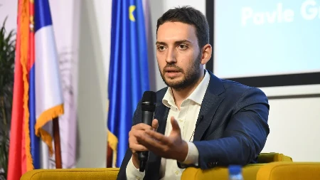 Okoreli opozicionar Pavle Grbović uništio blokadere: Plenumašima su samo fotelje važne, pobiše se zbog njih