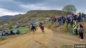 Gastarbajteri po ovoj manifestaciji "tempiraju" dolazak u rodni kraj: Trka konja na brdu iznad Brodareva okupila na hiljade ljudi