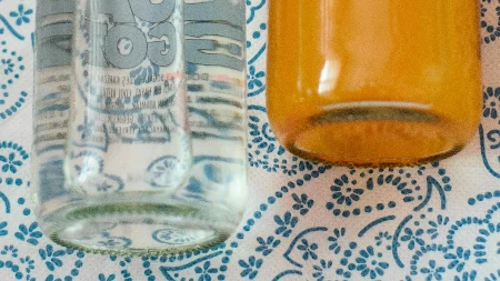 Udubljenje na dnu flaše nije slučajno Nije tu zbog izgleda, nešto drugo je u pitanju