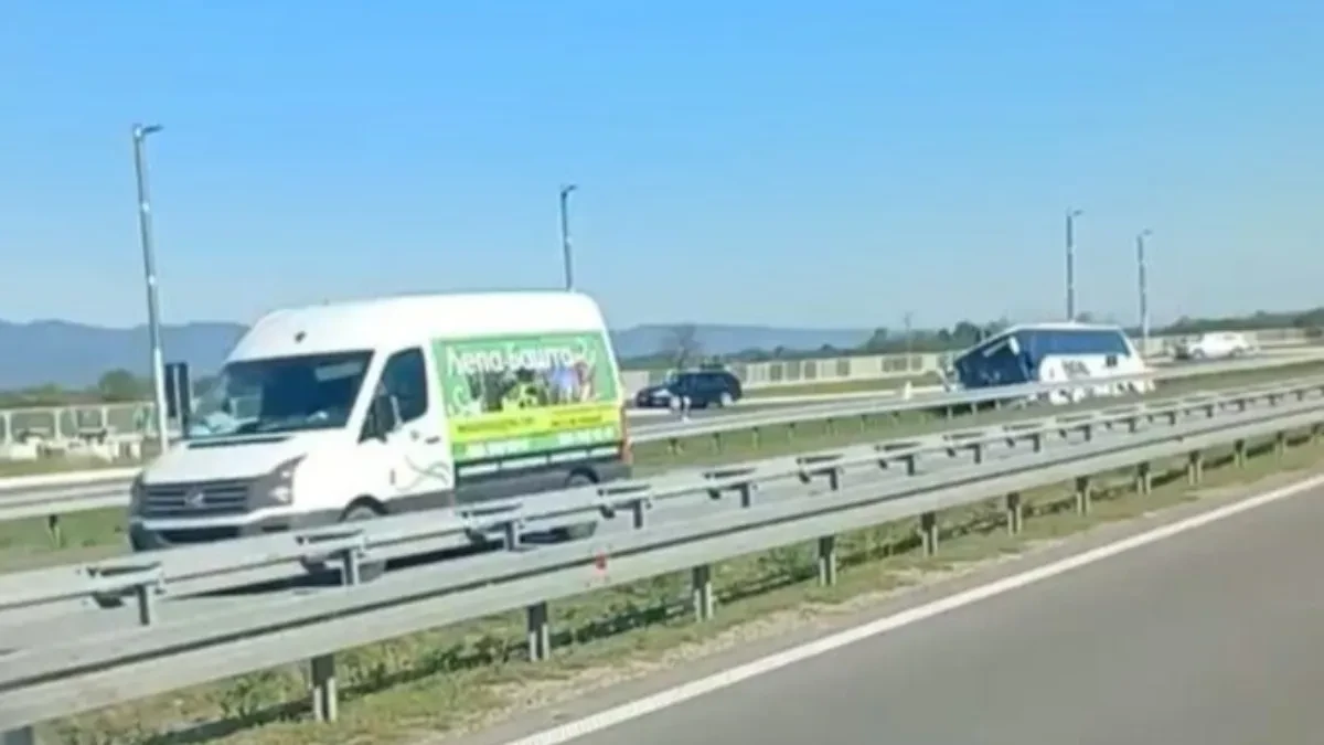 Autobus pun putnika sleteo sa puta: Drama kod Ćićevca
