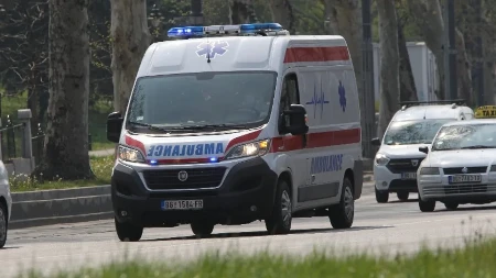 Taksi pokosio pešaka: Prevezli ga na VMA