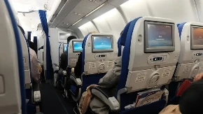Ljudi u neverici gledaju snimak iz aviona: Putnik tokom leta ušao u WC, zaključao vrata i radio ove stvari