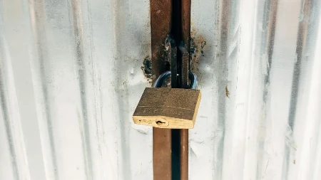 Ne bi vam palo na pamet čemu služi rupa na dnu katanca Zapanjićete se kada saznate