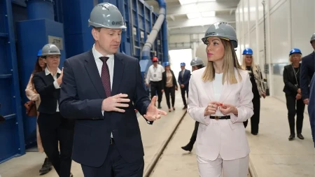 MINISTARKA MESAROVIĆ OTVORILA POGON KOMPANIJE "TATRAVAGONKA" U SUBOTICI! 500 ZAPOSLENIH, 100 POSTO IZVOZA Za godinu napravljeno 400 vagona!