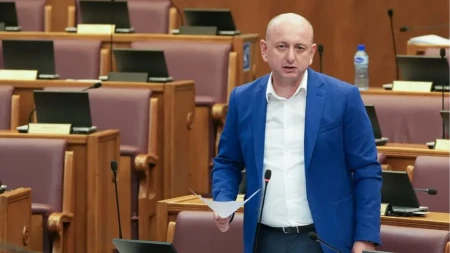 Knežević "zapalio" parlament u Podgorici: Znate ko je kriv! Produžite mu mandat ko Odiseju, njega je Penelopa čekala 20 godina!