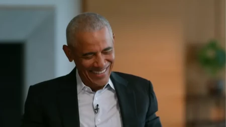 Tramp najavljuje NLO dosijee, Obama poručuje: „Neko bi već napravio selfi sa alienom!“