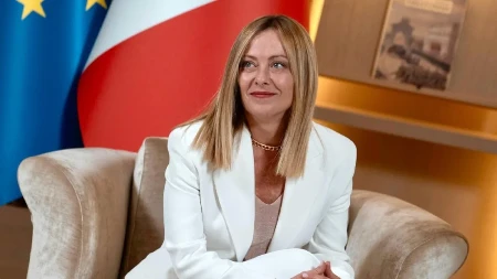 Fotka Meloni u donjem vešu zapalila svet: "Zaista je sramotno što se premijerka predstavlja u takvom stanju"