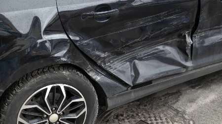 Probio zid zgrade pikapom, završio u kuhinji: Šok u Nemačkoj (FOTO)