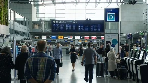 Putnik u aerodromskom toaletu pronašao skrivenu pošiljku i paralisao se od straha Njegova priča ledi krv