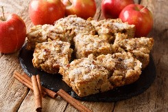 KOLAČ SA JABUKAMA I MARMELADOM Gotov dok pristavite kafu