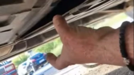Jeziva scena na Đurđevdan: Vladica se zavukao ispod mercedesa, izvukao zverinu! (Video)