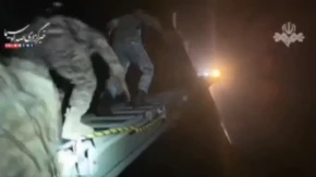 Iranske snage upale na naftni tanker! Prišli mu čamcem, objavljen snimak! (VIDEO)