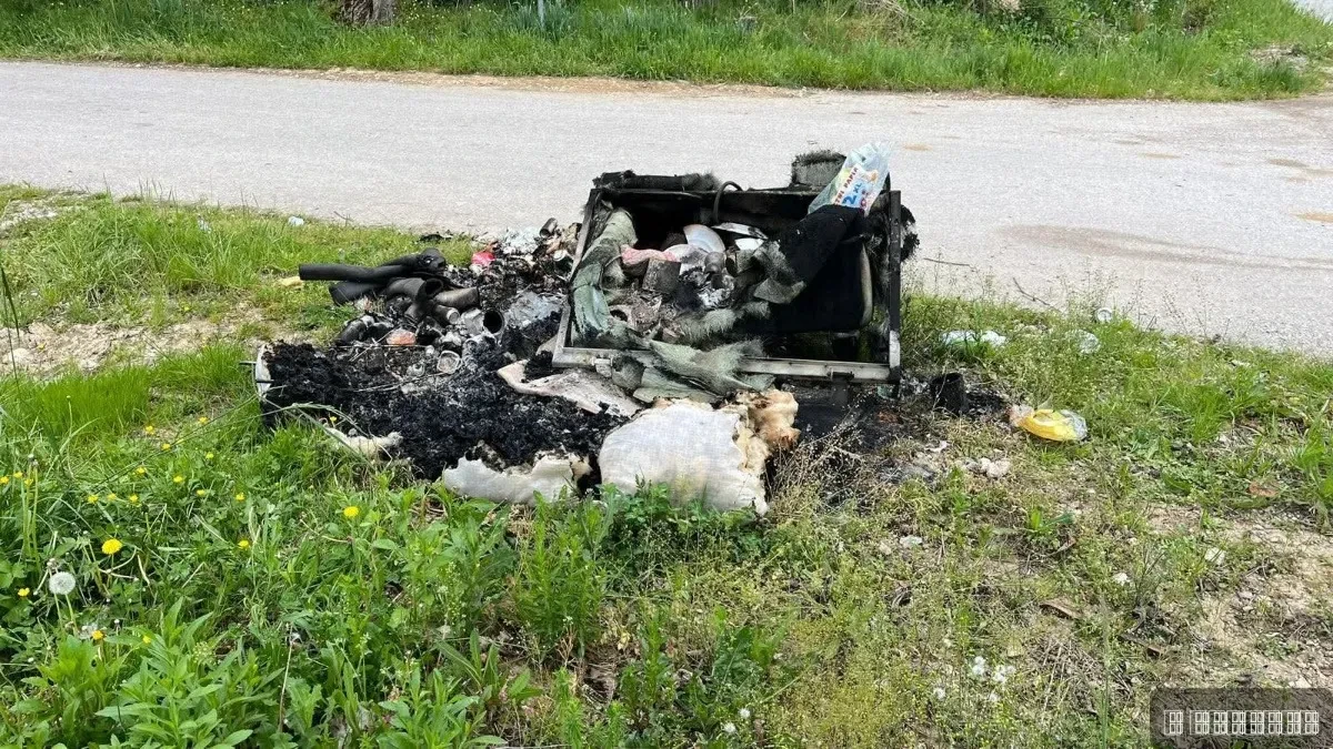 Užas kod Guče: Vandali zapalili kontejnere, šteta veća od milion dinara