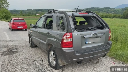 Užas na putu kod Čačka: Drogirani mladići ukrali automobil i demolirali ga?! (FOTO+VIDEO)