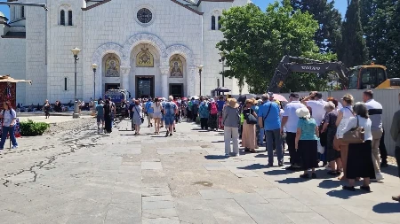 Više od 478.000 poklonika - Časni pojas Bogorodice privukao masovan dolazak vernika