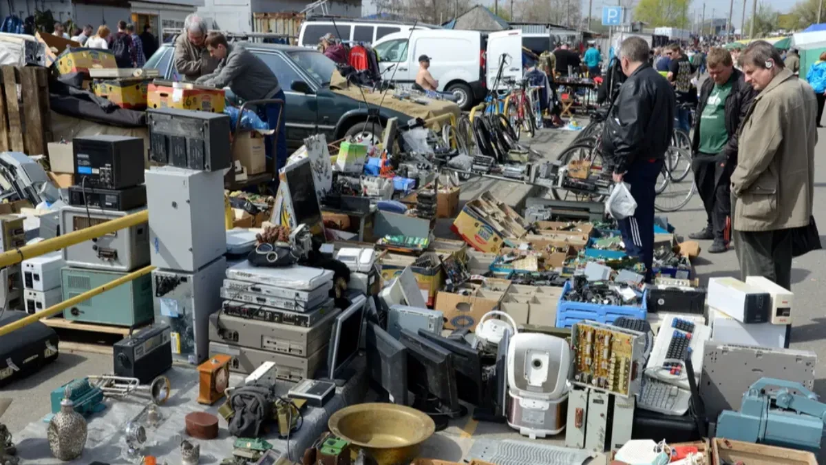 Šta je ovo na buvljaku?! Srbi zanemeli kada su među polovnim stvarima ugledali ovaj aparat 