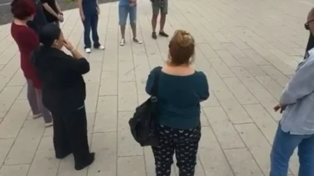 Blokirali trotoar! Blokaderi se opasno izblamirali u Inđiji