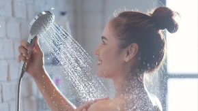 Istina o tuširanju: Jedno doba dana je jasan pobednik - evo 