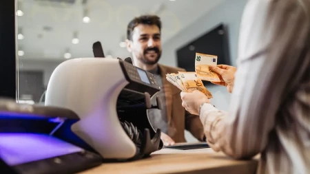 Jedan horoskopski znak ove nedelje rešava važne stvari u banci
