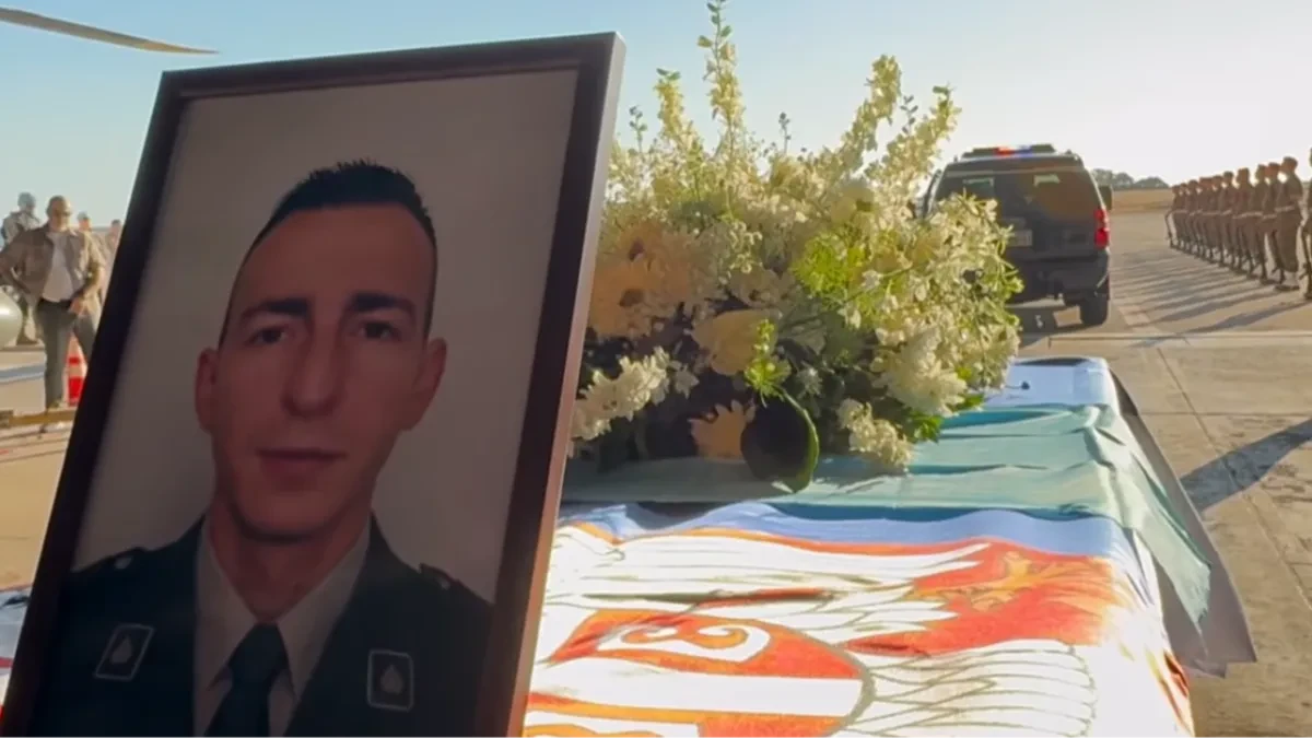 "Vojska Srbije je izgubila uzornog i predanog profesionalca" Mirovnjak koji je stradao u Libanu sahranjen u Kraljevu uz najviše vojne počasti