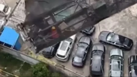 Sekunde do katastrofe: Radnici visili u vazduhu nakon što je skela popustila, snimak ledi krv u žilama