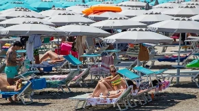 Greške na plaži mogu koštati i 500 evra - Srbi masovno letuju na ovim mestima
