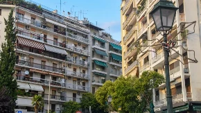 Prizor koji kida dušu: Majka ostavila dete nasred ulice i ot