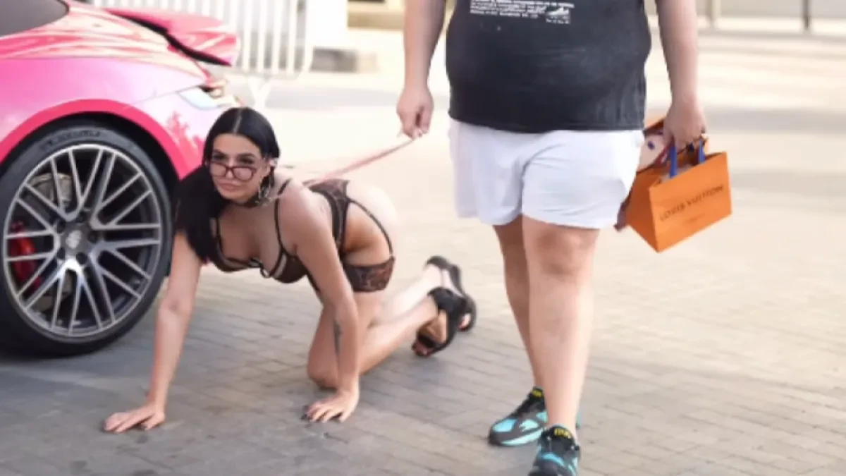 Starleta u halterima šeta na lancu! Stravične scene zaprepastile građane (FOTO)