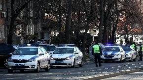 Mladići se potukli zbog problema u saobraćaju: Jednom se bore za život - vatrogasac savladao napadača!