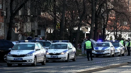 Mladići se potukli zbog problema u saobraćaju: Jednom se bore za život - vatrogasac savladao napadača!